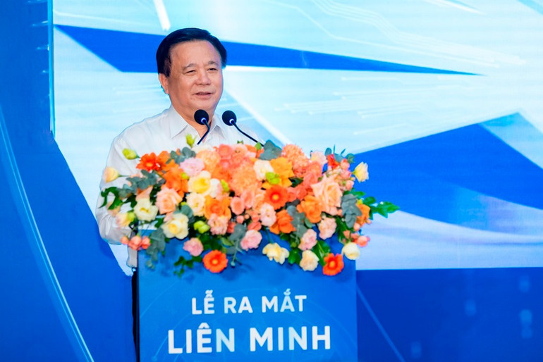 gsts nguyen xuan thang uy vien bo chinh tri giam doc hoc vien chinh tri quoc gia ho chi minh chu tich hoi dong ly luan trung uong