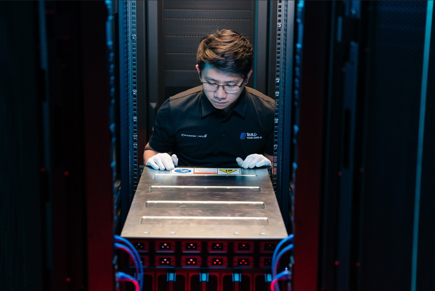 Cận cảnh “siêu công trình” hạ tầng AI thế hệ mới với NVIDIA HGX B300 1 Hạ tầng GPU Cloud thế hệ mới dành cho AI suy luận và tạo sinh quy mô lớn.